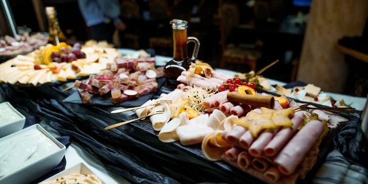 Pobyt na zámku pri Karlových Varoch: neobmedzený wellness, polpenzia, masáž aj procedúry