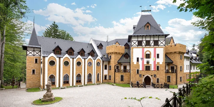 Pobyt na zámku pri Karlových Varoch: neobmedzený wellness, polpenzia, masáž aj procedúry