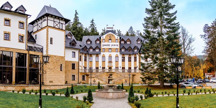 Pobyt na zámku pri Karlových Varoch: neobmedzený wellness, polpenzia, masáž aj procedúry