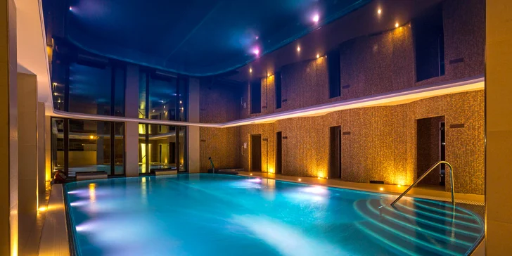 Pobyt na zámku pri Karlových Varoch: neobmedzený wellness, polpenzia, masáž aj procedúry