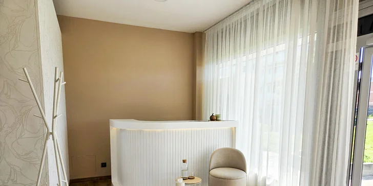 Laminácia obočia alebo lash lifting s vitamínovou výživou