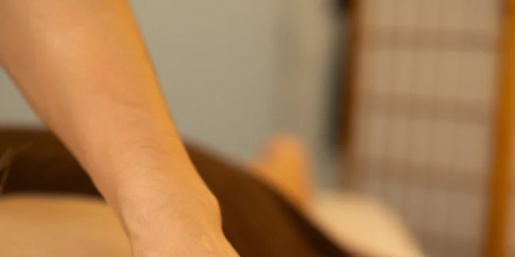 Klasická masáž chrbta 30 minút alebo celotelová masáž 60 minút