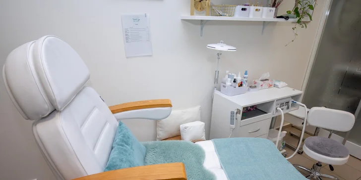 Suchá alebo mokrá pedikúra pre zdravie nôh, variant aj s masážou