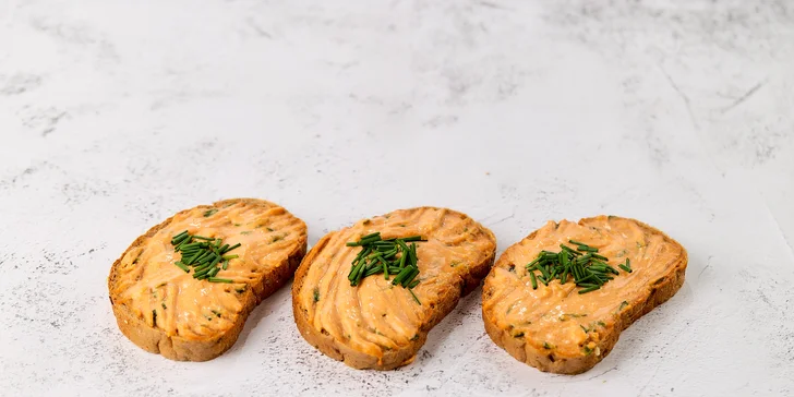 Mix obložených chlebíčkov alebo bagetový box: ideálne pohostenie do práce aj na oslavu