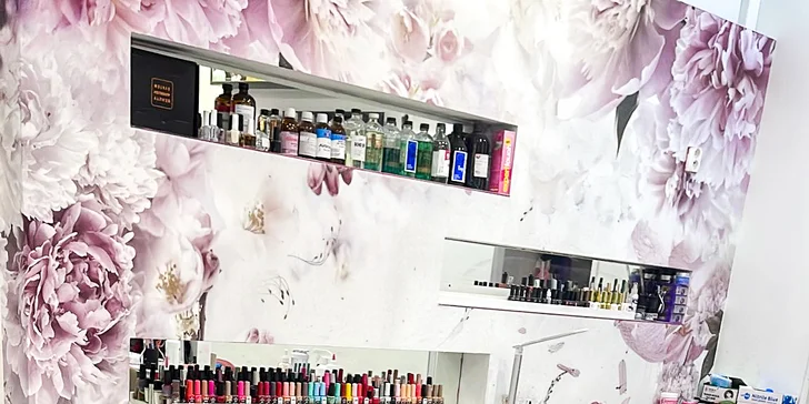 Klasická, manikúra s gél lakom aj celkom nové gélové, či akrylové nechty