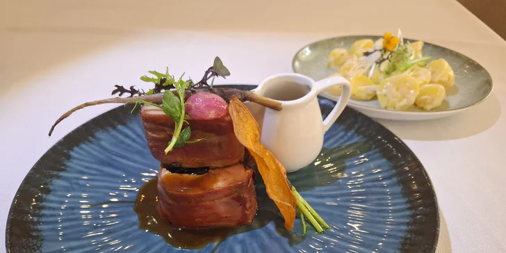 Večera a bowling pre dvoch v Kaštieli Mojmírovce ****