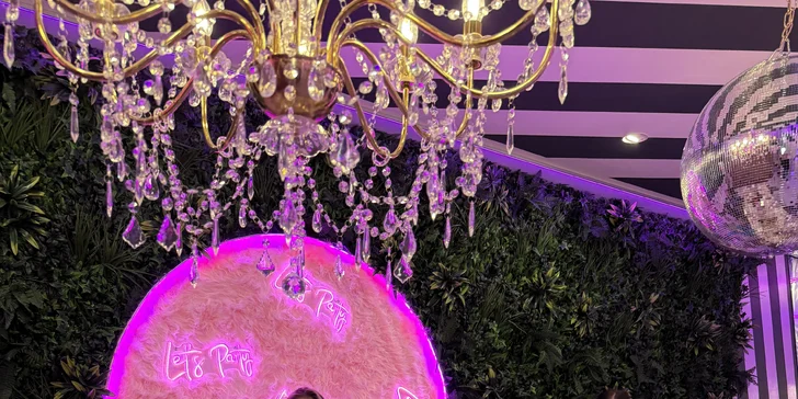 Zažiarte pred objektívom: Vstup do SELFIE ROOMS v CRAZY SiTY