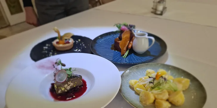 Večera a bowling pre dvoch v Kaštieli Mojmírovce ****