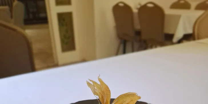 Večera a bowling pre dvoch v Kaštieli Mojmírovce ****