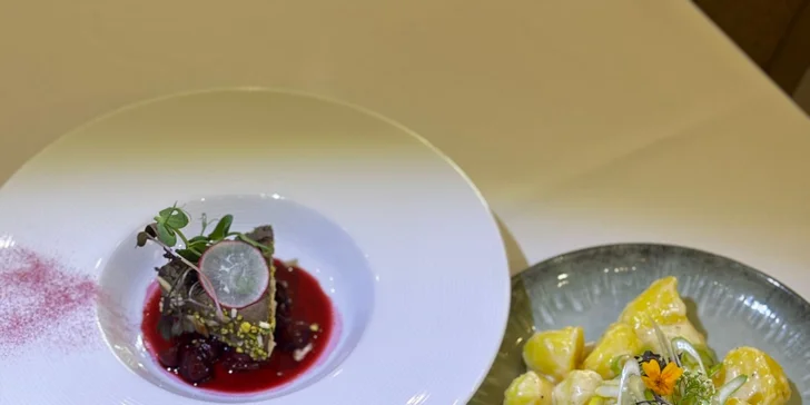 Večera a bowling pre dvoch v Kaštieli Mojmírovce ****