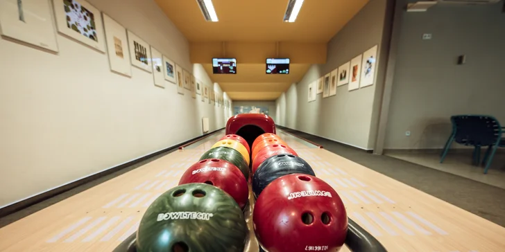 Večera a bowling pre dvoch v Kaštieli Mojmírovce ****
