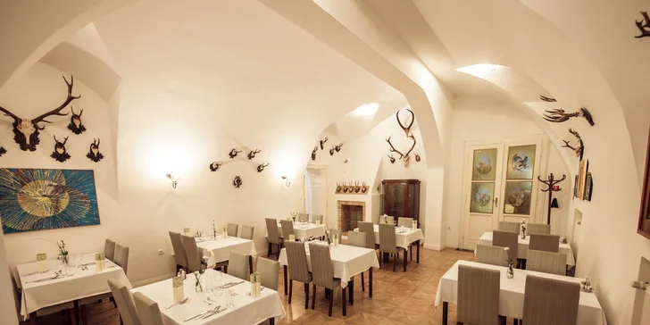 Večera a bowling pre dvoch v Kaštieli Mojmírovce ****