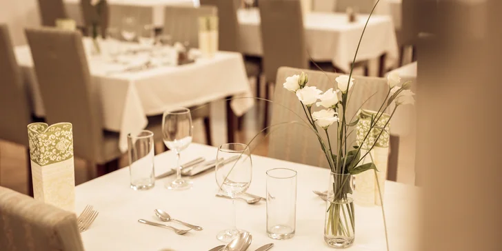 Večera a bowling pre dvoch v Kaštieli Mojmírovce ****