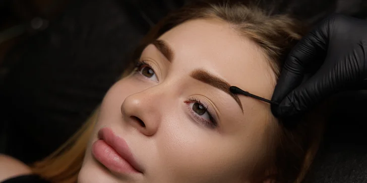 Permanentný make-up obočia púdrovou metódou s korekciou v cene