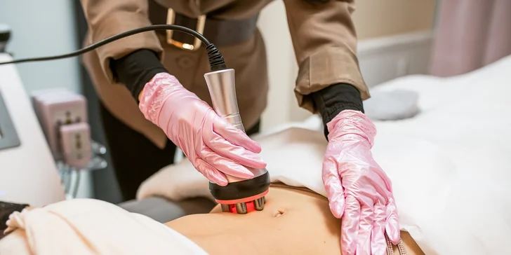 Balíčky zoštíhľujúcich ošetrení: kavitácia a lipolaser, spevnenie zadku a stehien či tvarovanie brucha