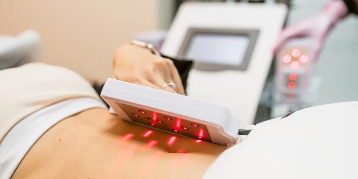 Balíčky zoštíhľujúcich ošetrení: kavitácia a lipolaser, spevnenie zadku a stehien či tvarovanie brucha