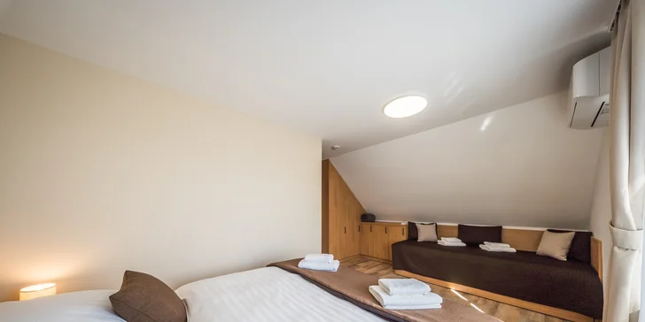 Chalupa s vinnou pivnicou na južnej Morave: gril, fľaša vína aj kôš plný dobrôt