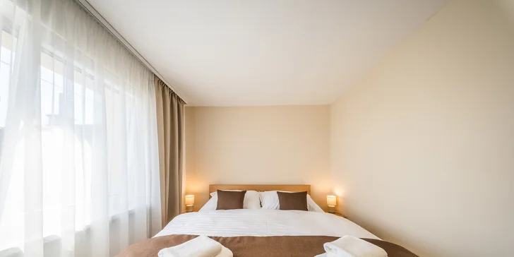 Chalupa s vinnou pivnicou na južnej Morave: gril, fľaša vína aj kôš plný dobrôt