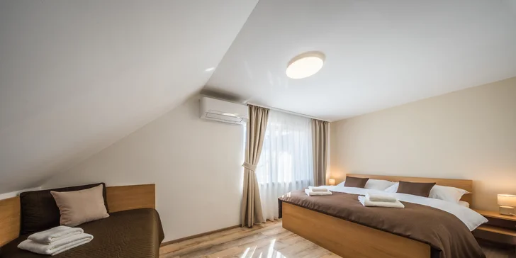 Chalupa s vinnou pivnicou na južnej Morave: gril, fľaša vína aj kôš plný dobrôt