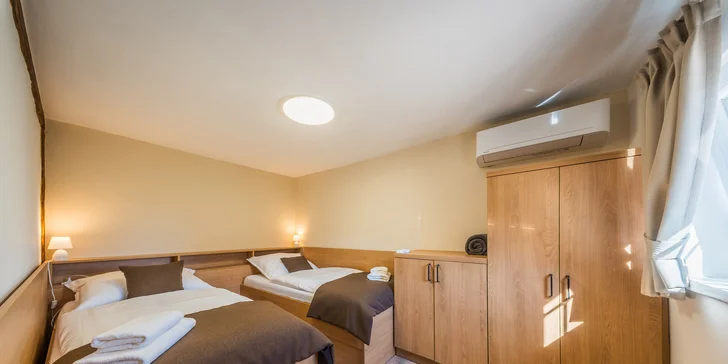 Chalupa s vinnou pivnicou na južnej Morave: gril, fľaša vína aj kôš plný dobrôt