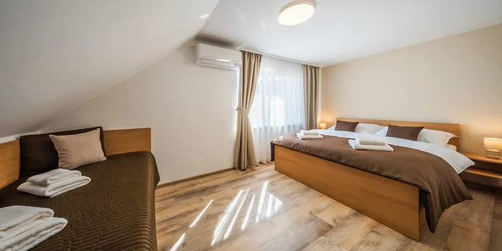 Chalupa s vinnou pivnicou na južnej Morave: gril, fľaša vína aj kôš plný dobrôt