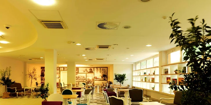 Pobyt v 4* hoteli v Portoroži pri mori: jedlo, bazény a pobyt pre dieťa do 12,9 rokov zdarma