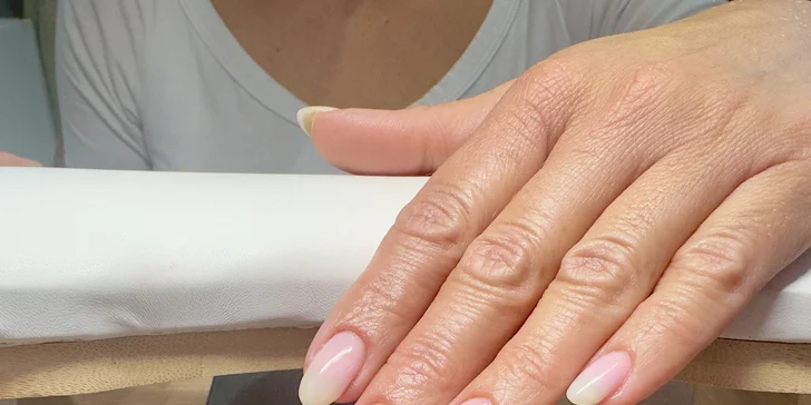 Gélové nechty či gél lak: Poďte si po krásne nechty