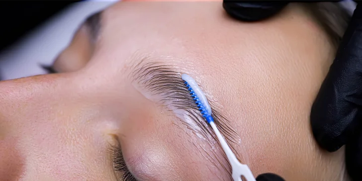 Laminácia obočia, lash lifting alebo ošetrenie pleti s hydradermabráziou
