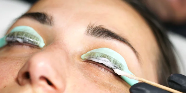 Laminácia obočia, lash lifting alebo ošetrenie pleti s hydradermabráziou