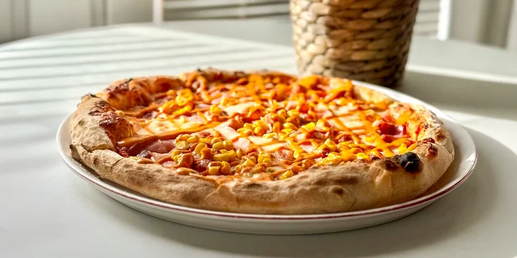 Pizza podľa tradičnej talianskej receptúry, v dvoch veľkostiach