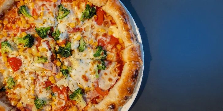 Pizza podľa tradičnej talianskej receptúry, v dvoch veľkostiach