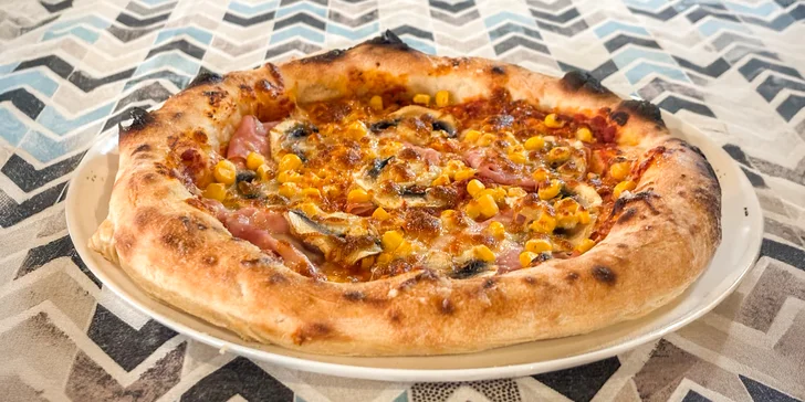 Pizza podľa tradičnej talianskej receptúry, v dvoch veľkostiach