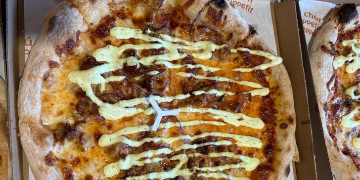 Pizza podľa tradičnej talianskej receptúry, v dvoch veľkostiach