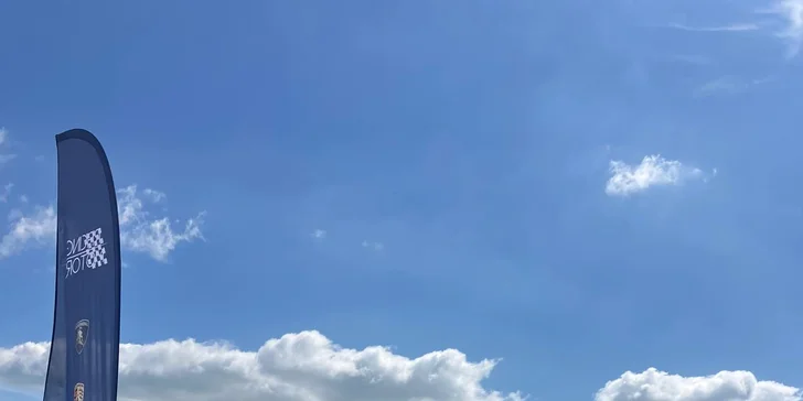 Tesla Cybertruck: jazda na okruhu v Hradci Králové, 1-3 kolá