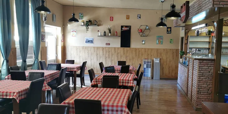 Pizza podľa tradičnej talianskej receptúry, v dvoch veľkostiach