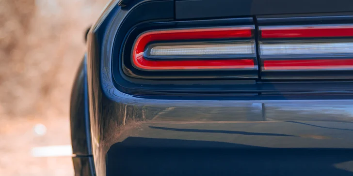 Prenájom vozidla Dodge Challenger 6.4 Scat Pack na pár hodín, celý deň či víkend