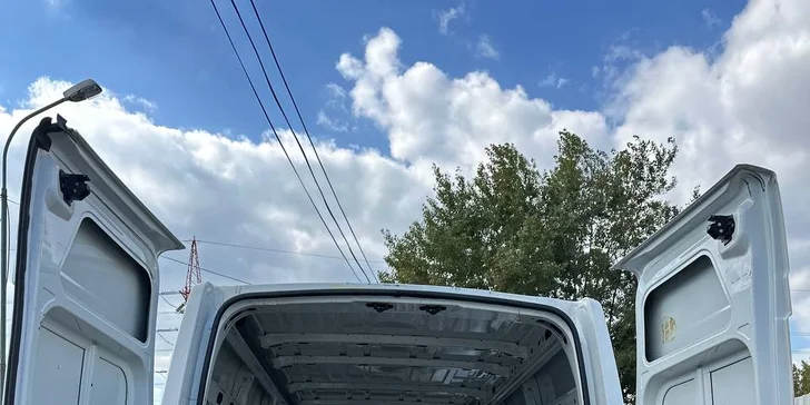 Pohodlné cestovanie pre vašu partiu aj pracovný tím: prenájom mikrobusov a úžitkových áut