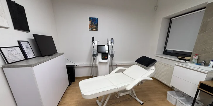 Tvarovanie postavy pomocou kryolipolýzy a EMS