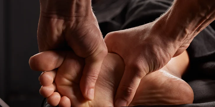 Relaxačná, regeneračná či kombinovaná masáž aj reflexná terapia chodidiel
