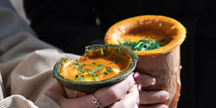 Rôzne druhy polievok v chlebovom poháriku v Soupculture Prešov