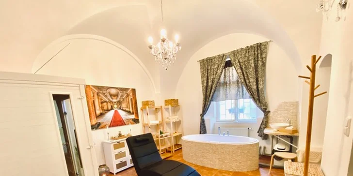 Pobyt v srdci Poděbrad: raňajky a fľaša vína, varianta vrátane wellness a masáže