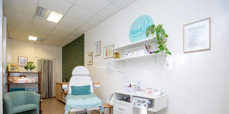 Suchá alebo mokrá pedikúra pre zdravie nôh, variant aj s masážou