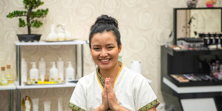 Relaxačná masáž tváre, krku a dekoltu bylinnými guľami