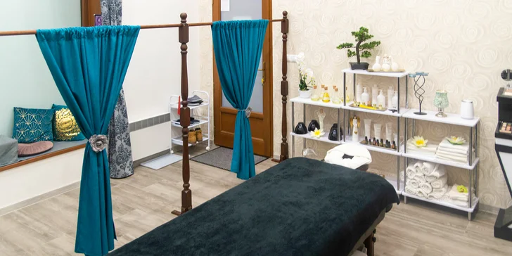 Relaxačná masáž tváre, krku a dekoltu bylinnými guľami