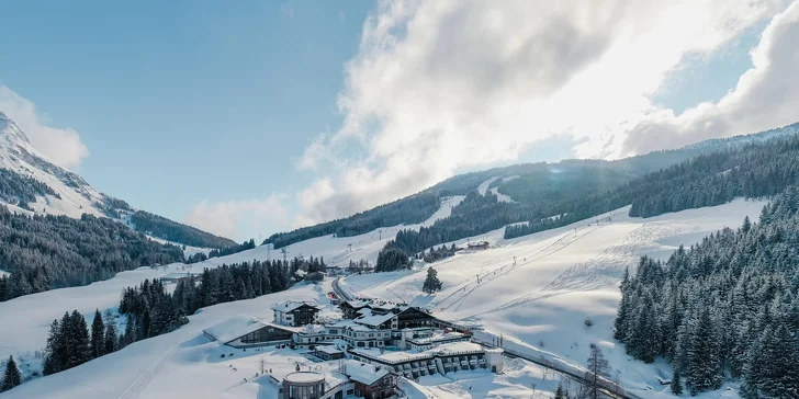 Krásny hotel v Rakúsku hneď pri zjazdovke: polpenzia plus, parádny wellness, herne pre deti