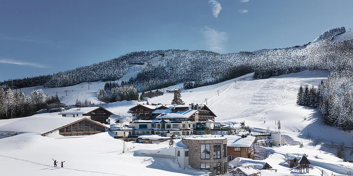 Krásny hotel v Rakúsku hneď pri zjazdovke: polpenzia plus, parádny wellness, herne pre deti