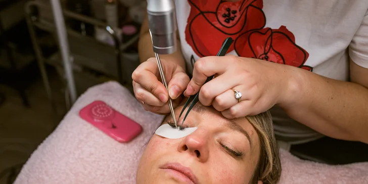 Štýlové UV mihalnice s výdržou až 7 týždňov