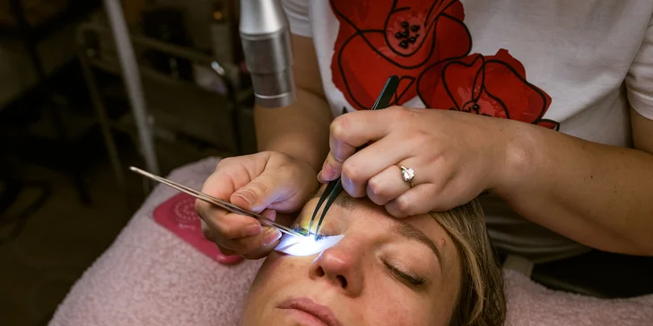 Štýlové UV mihalnice s výdržou až 7 týždňov