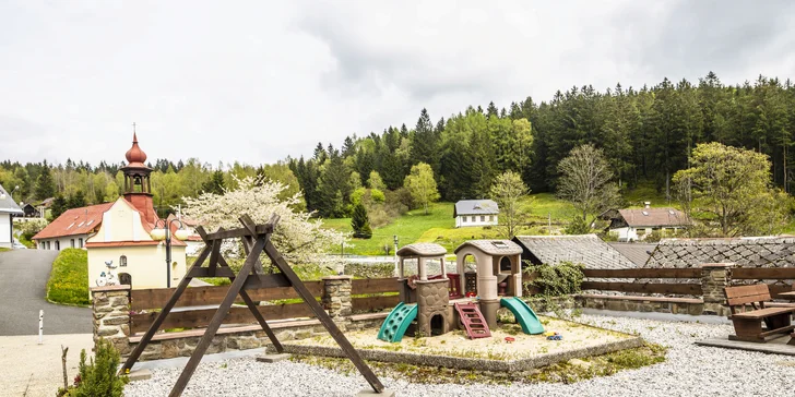 Pohodový pobyt na Šumave pri Kašperských Horách: ubytovanie s raňajkami alebo polpenziou