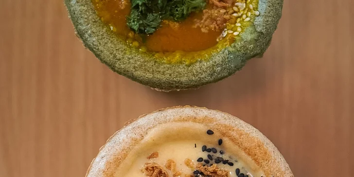 Rôzne druhy polievok v chlebovom poháriku v Soupculture Prešov